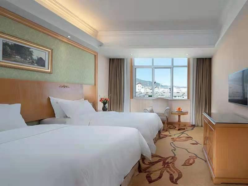 Vienna International Hotel Lijiang Yuxue Avenue Экстерьер фото